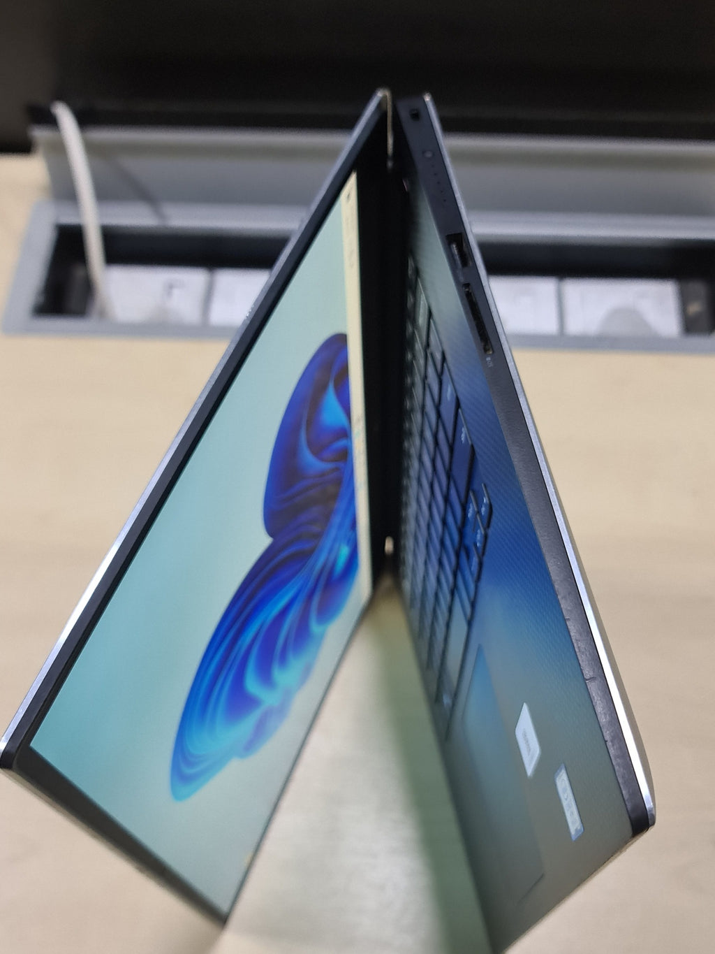 [Refurbished] Dell Precision 5530, 5520, 5550 Nvidia Quadro 4GB DDR5 Gaming Laptop