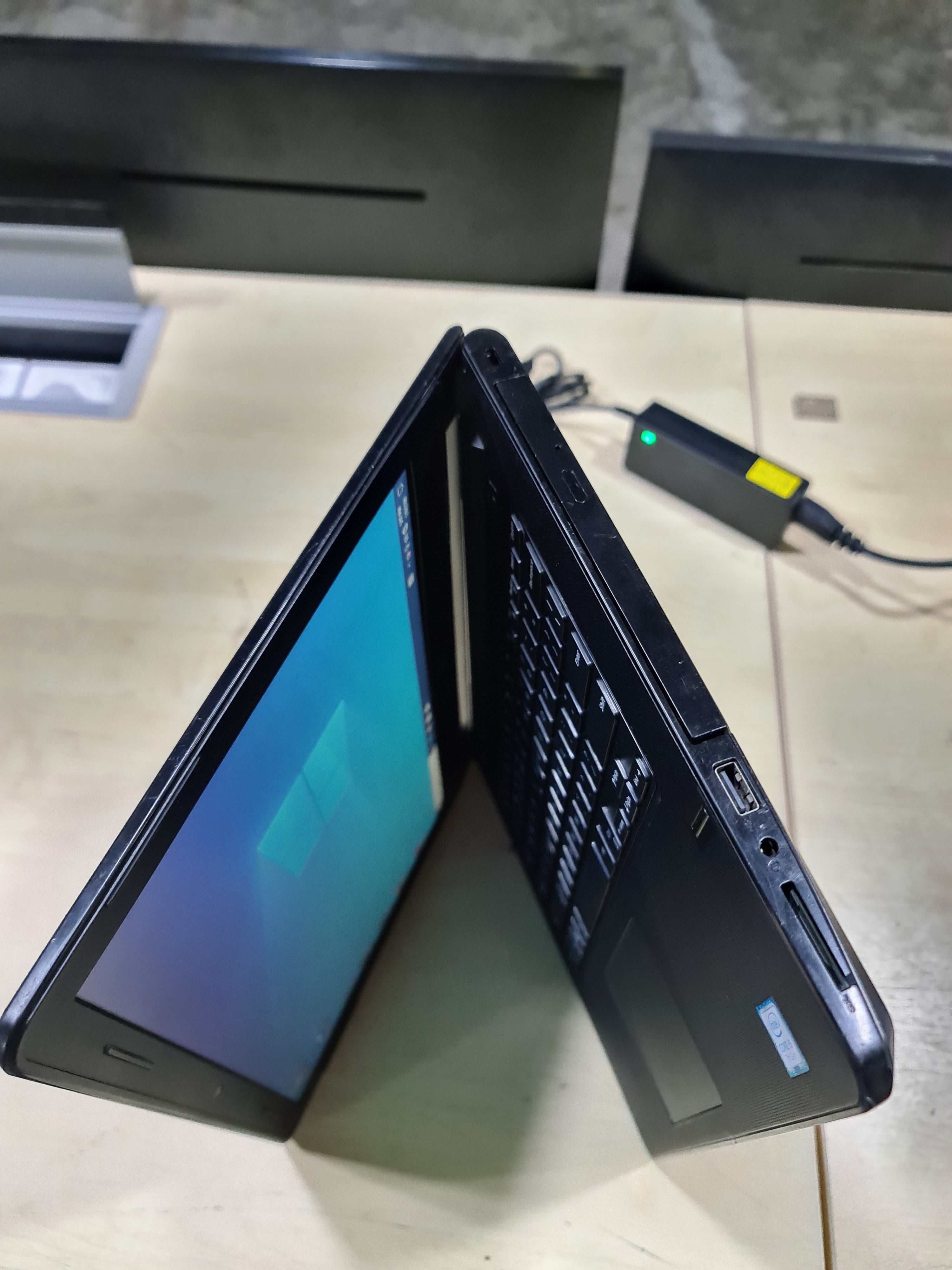 [Refurbished] Dell Inspiron 3558, 3468, 3511, 3576, 3515, 3593 Touchscreen 16GB DDR4 RAM 512GB M.2 NVMe SSD