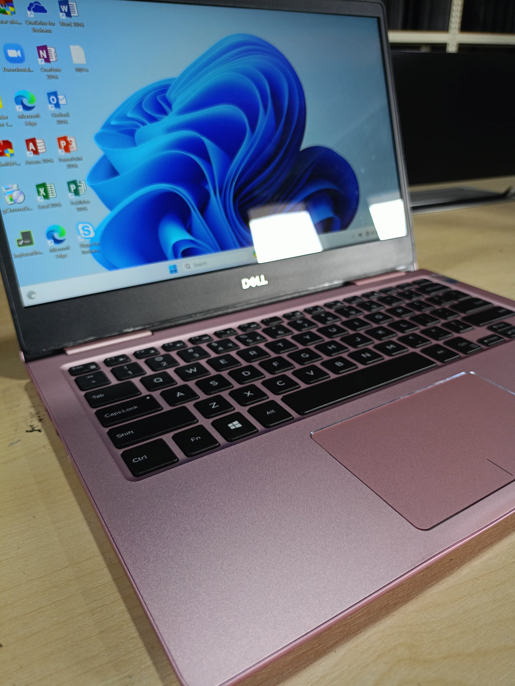 [Refurbished] Dell Inspiron 7368, 7380, 7558 (2 in 1) 16GB DDR4 RAM 512GB M.2 NVMe Laptop