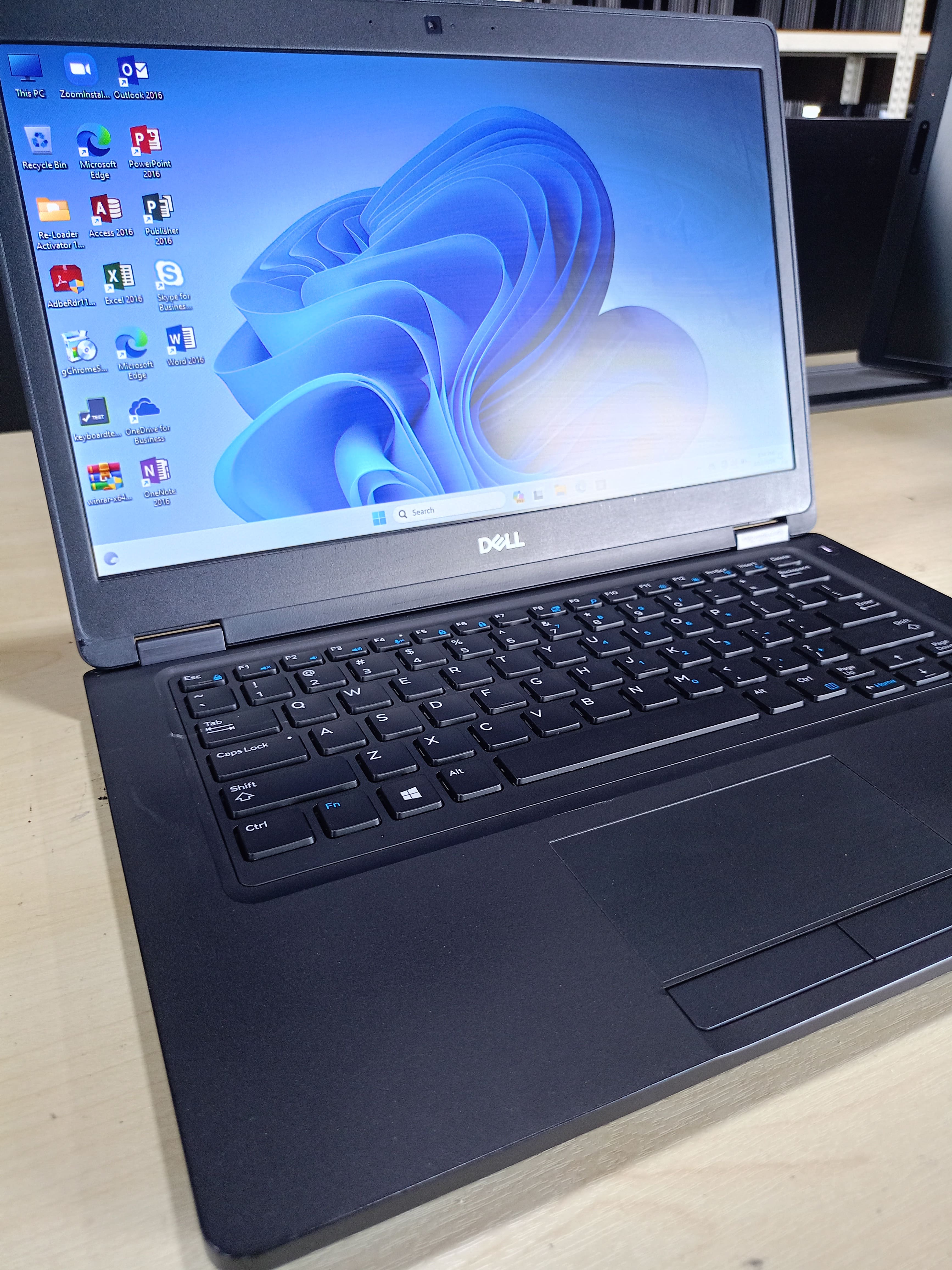 [Refurbished] Dell Latitude 5490, 5480, 5470 Intel Core i5 6th & 7th Gen 16GB RAM 512GB M.2 NVMe Laptop