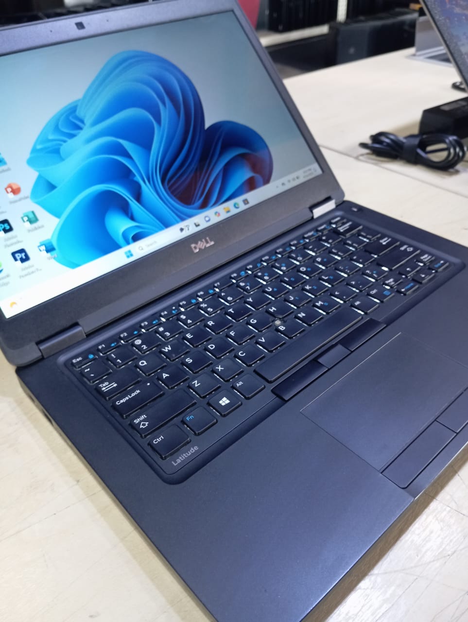 [Refurbished] Dell Latitude 5490, 5480, 5470 Intel Core i5 6th & 7th Gen 16GB RAM 512GB M.2 NVMe Laptop