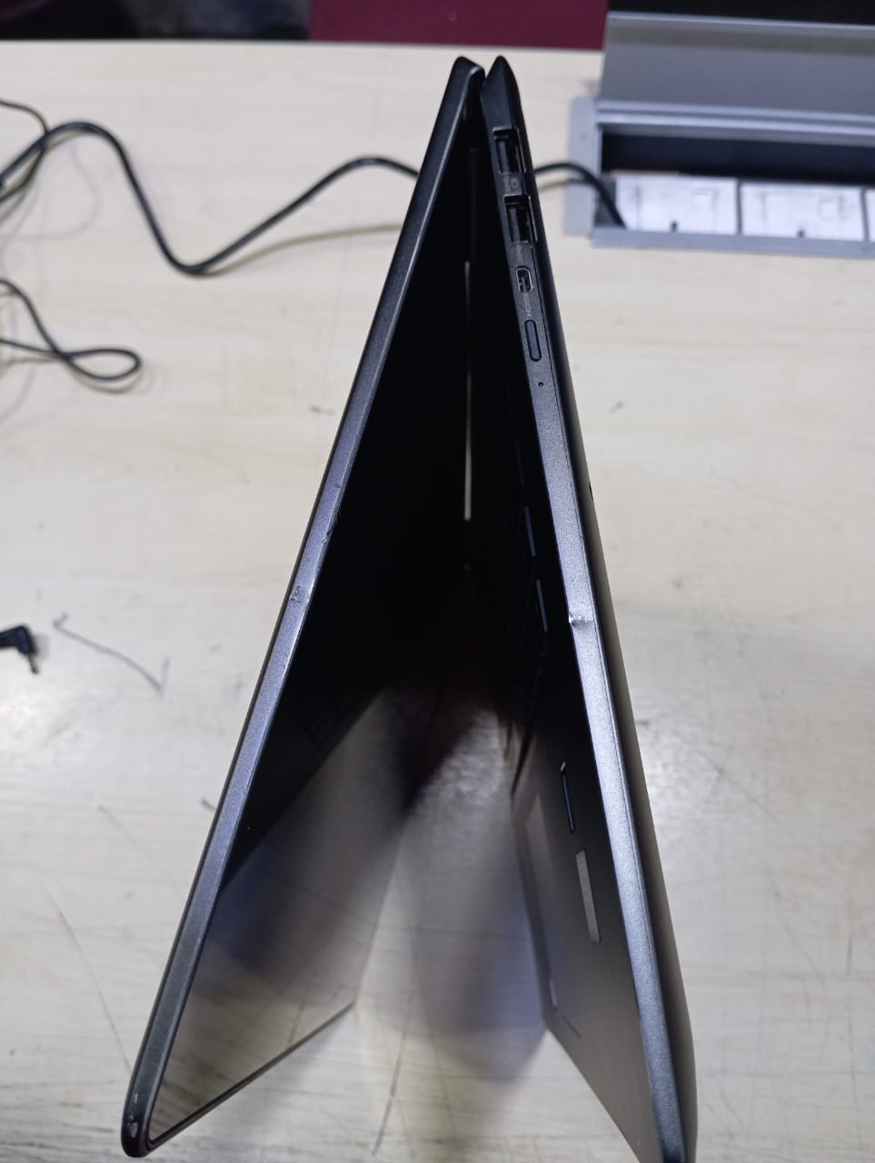 [Refurbished] Lenovo Thinkpad Yoga 710-151 Nvidia, 720-151 Intel Core i5 16GB RAM 512GB SSD Laptop