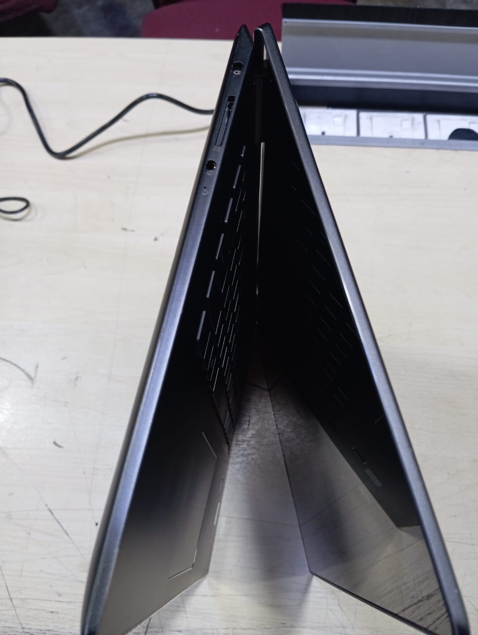 [Refurbished] Lenovo Thinkpad Yoga 710-151 Nvidia, 720-151 Intel Core i5 16GB RAM 512GB SSD Laptop