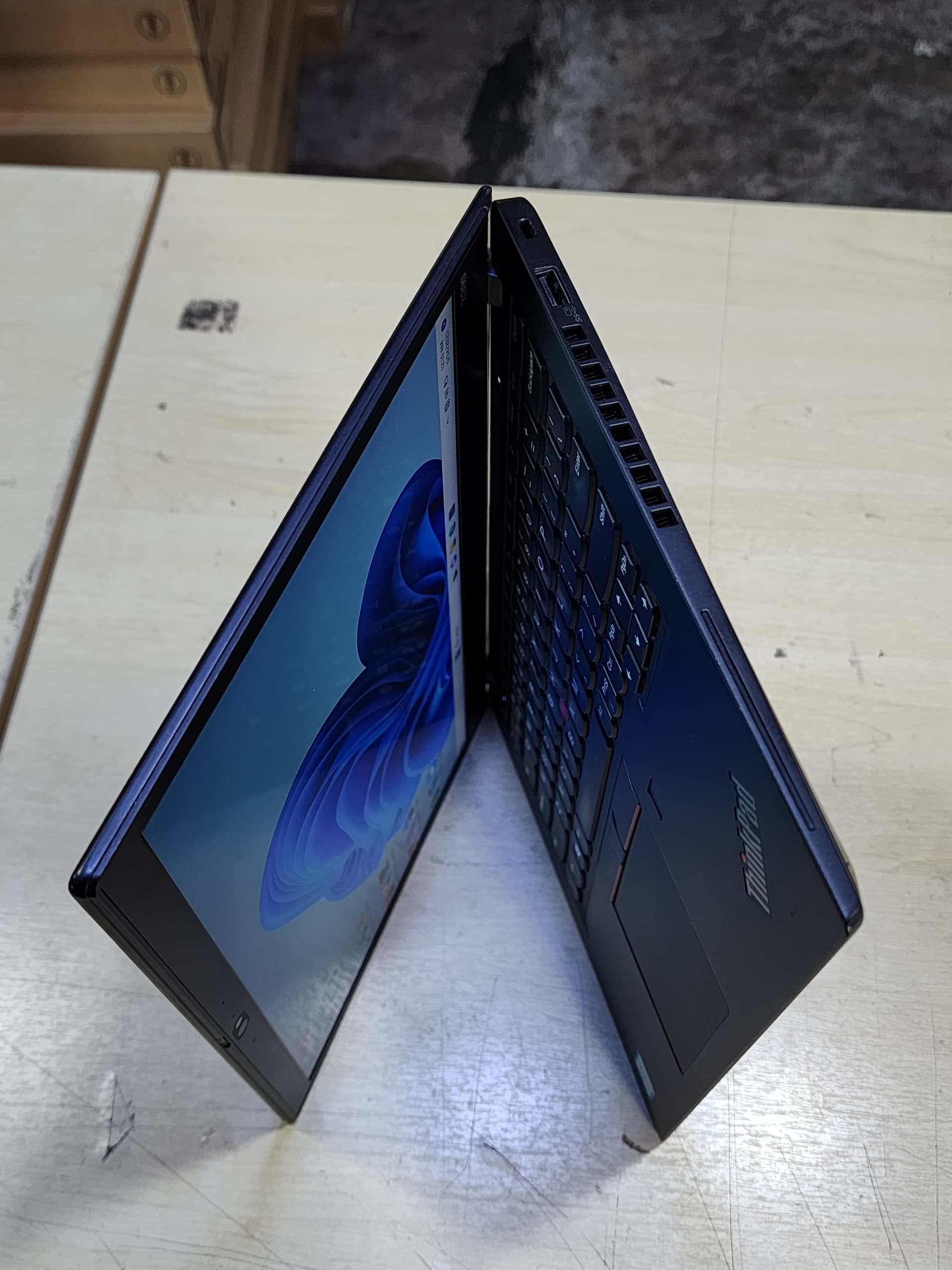 [Refurbished] Lenovo Thinkpad X13, X390 Intel Core i5 Touchscreen 16GB DDR4 RAM 512GB M.2 NVMe SSD