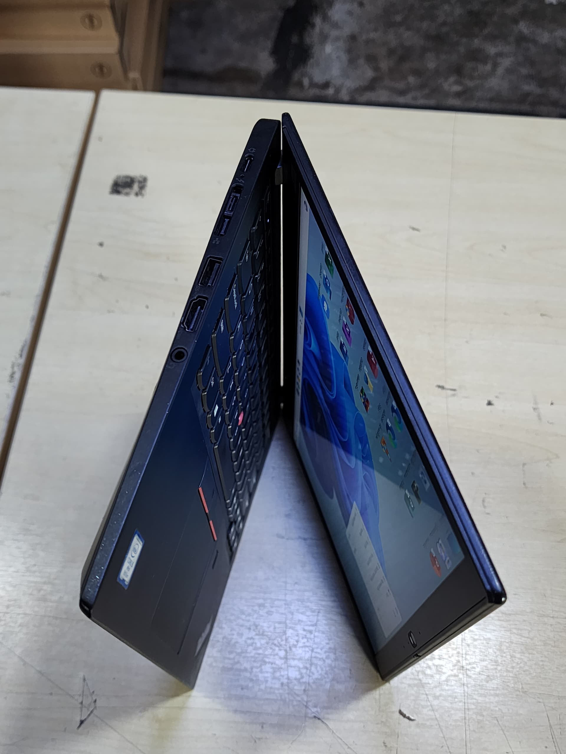 [Refurbished] Lenovo Thinkpad X13, X390 Intel Core i5 Touchscreen 16GB DDR4 RAM 512GB M.2 NVMe SSD