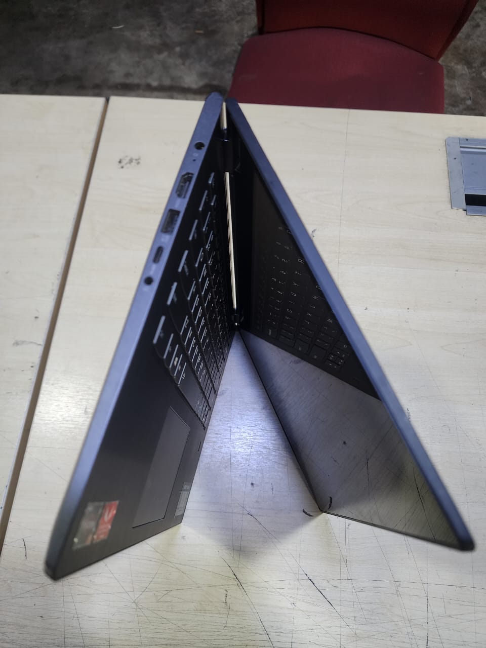 [Refurbished] Lenovo Ideapad Flex 6, 330 AMD Radeon (2 in 1) Touchscreen 16GB RAM 512GB SSD Laptop