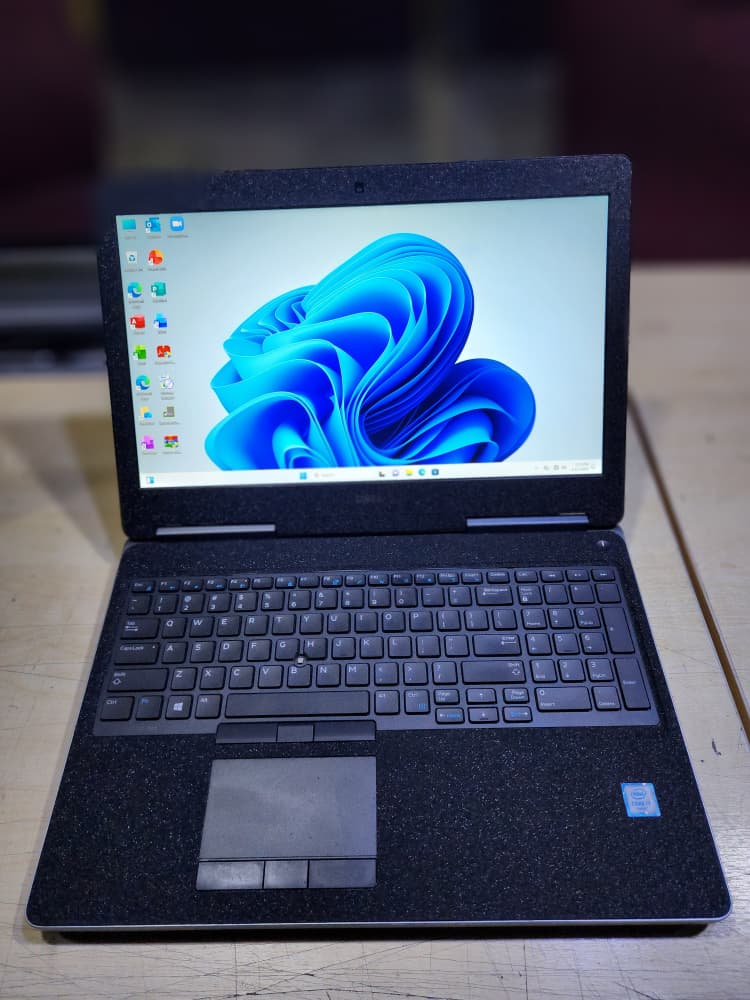[Refurbished] Dell Precision 7530, 7510 Nvidia Quadro 4GB DDR5 Gaming Laptop