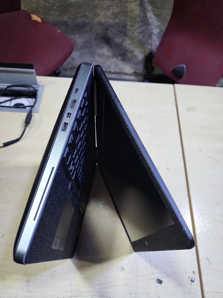 [Refurbished] Dell Precision 7530, 7510 Nvidia Quadro 4GB DDR5 Gaming Laptop