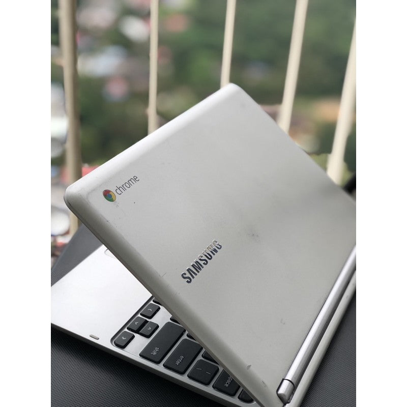 [Refurbished] Samsung Chromebook XE303C12-A01US, Exynos 5 Dual Processor, 2GB RAM, 16GB eMMC SSD ChromeOS