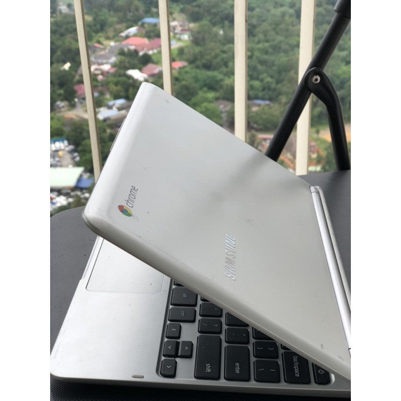 [Refurbished] Samsung Chromebook XE303C12-A01US, Exynos 5 Dual Processor, 2GB RAM, 16GB eMMC SSD ChromeOS